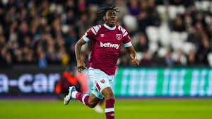 Manchester City verpflichtet 19-jährigen Stürmer Mubama